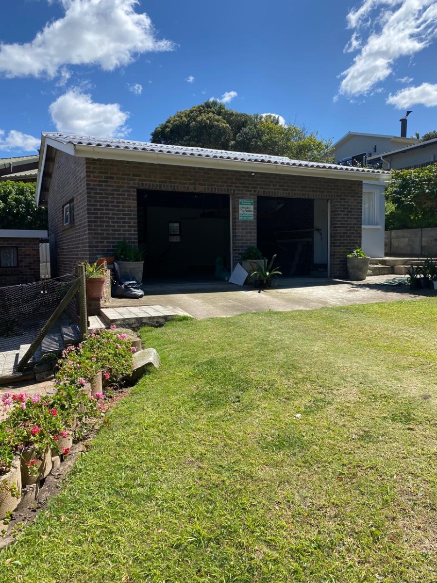 5 Bedroom Property for Sale in Seafield Eastern Cape